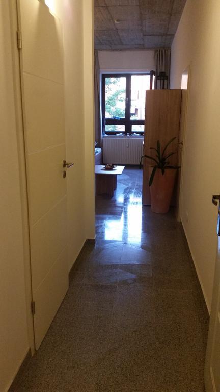 1a Airport Apartment