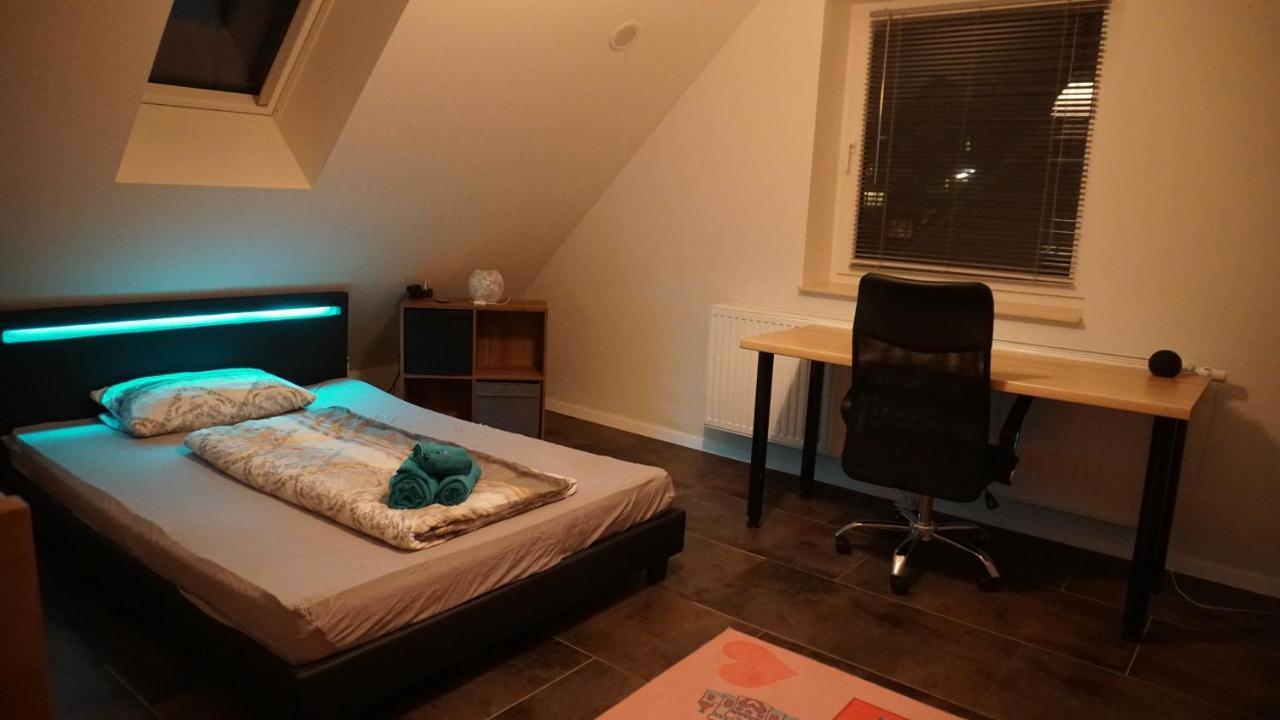Neubau, Moderne Haushälfte In Apartment *