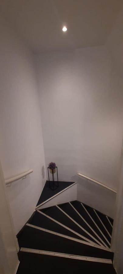 Apartment Center 8 *