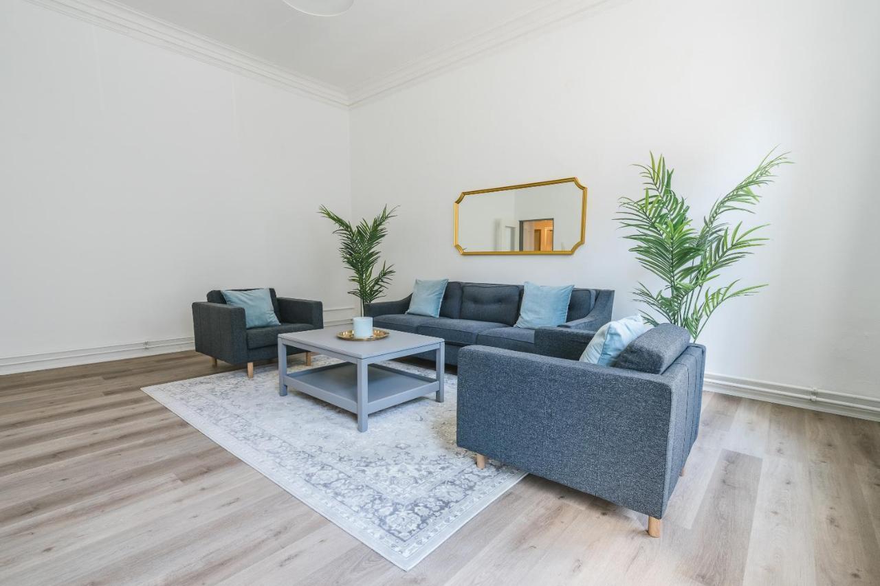 Zentral Gelegenes Premium-apartment Mit Viel Tageslicht Apartment