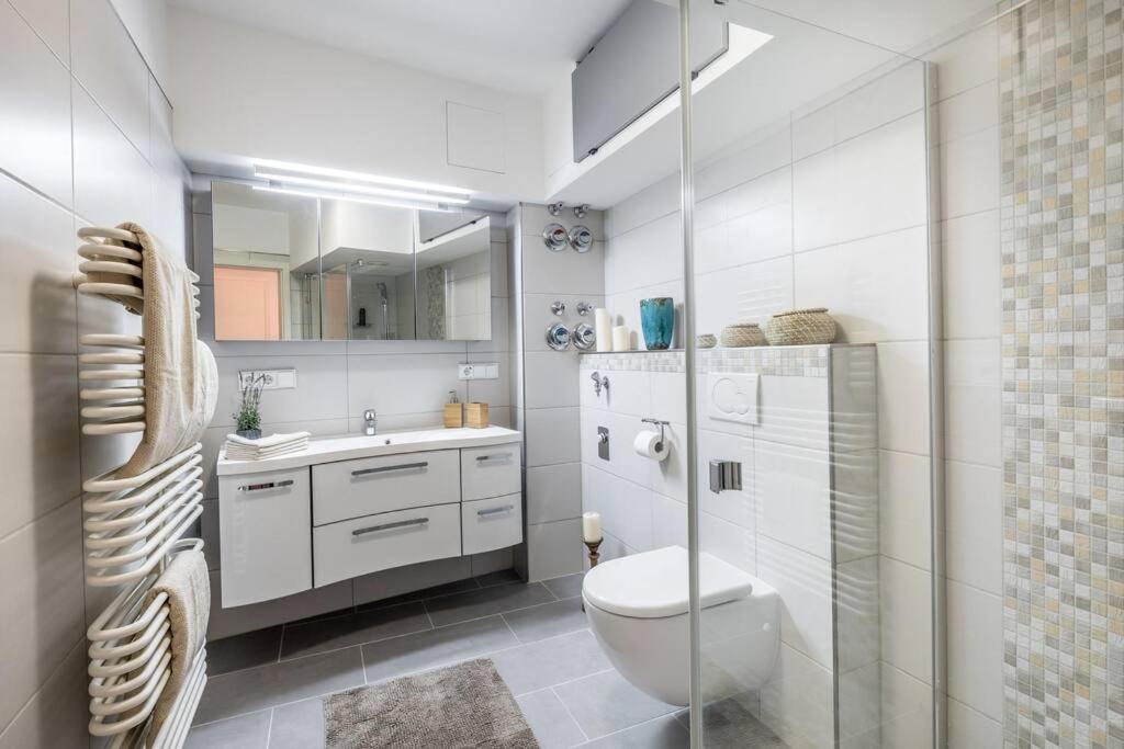 Charming Close To Heart Of Apartment