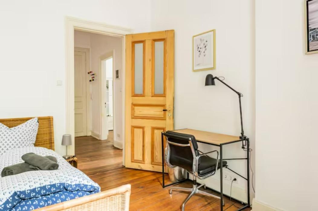 Großzügige Altbauwohnung In Bestlage