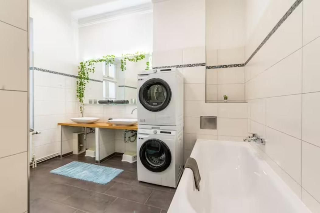 Großzügige 185m2-altbauwohnung In Bestlage 7zimmer-2bäder-2küchen-2wcs Hamburg