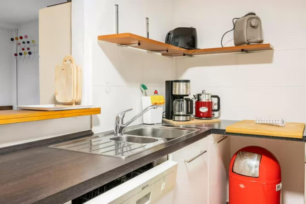 Apartment Großzügige 185m2-altbauwohnung In Bestlage 7zimmer-2bäder-2küchen-2wcs *
