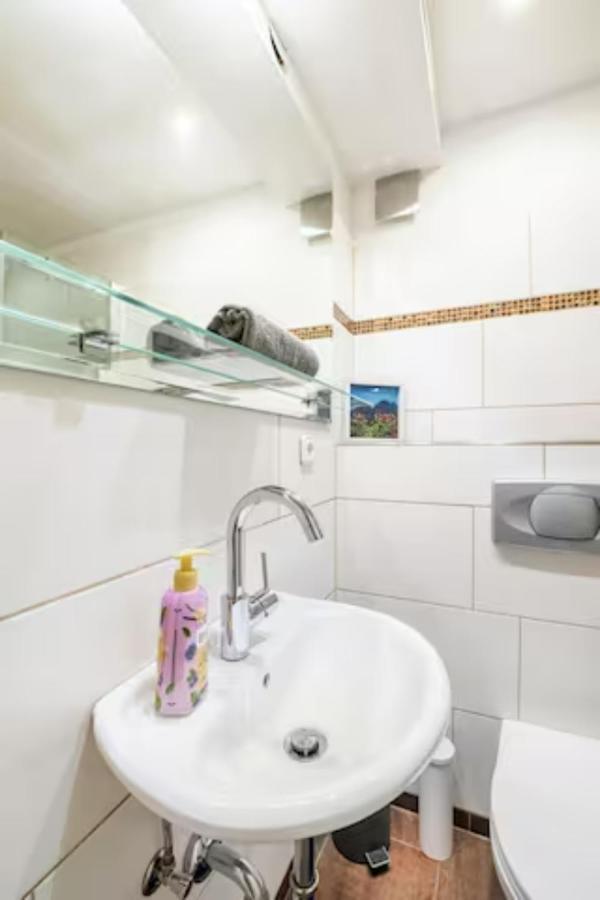 Großzügige 185m2-altbauwohnung In Bestlage 7zimmer-2bäder-2küchen-2wcs *