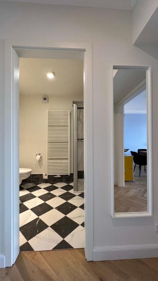 Cls Zentrale City-wohnung In Mit E-laden Und Tiefgarage, Grosser Balkon, Blick Ueber Hamburg, Parkplatz, Cafe Im Haus, Bushaltestelle Direkt Gegenueber, Flex Check In Apartment *