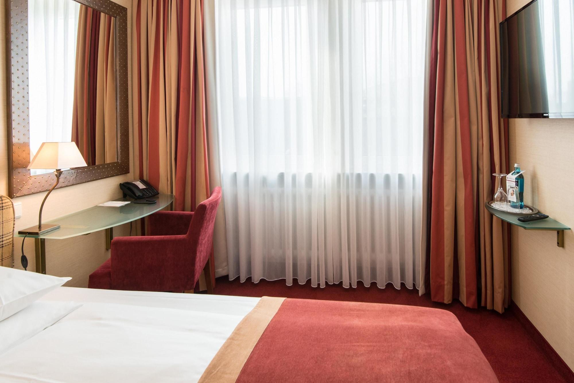 Western St. Raphael Hotel 4*
