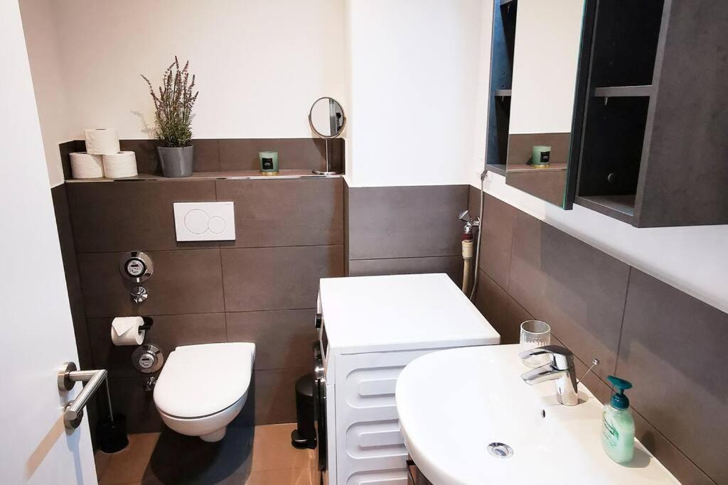Hh 02 By Rockchair - Superhost Status - Modernes Mit Sonnigem Balkon & Premium Boxspringbetten In Winterhude - Geheimtipp * Hamburg
