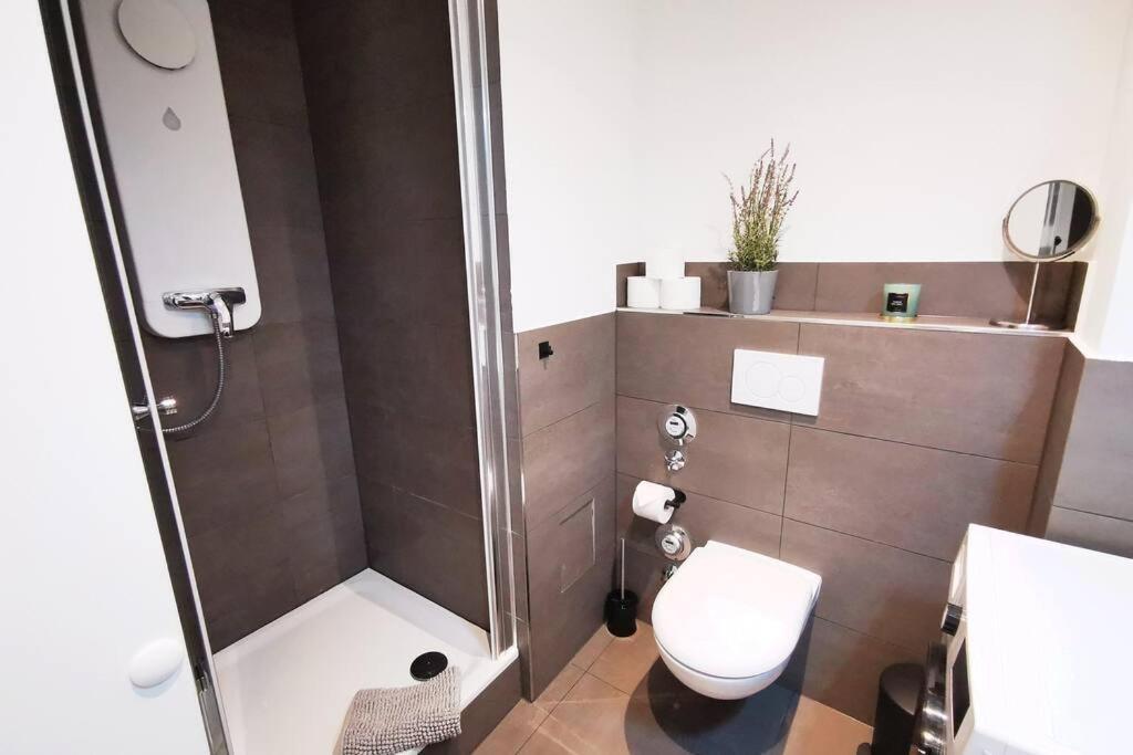 Apartment Hh 02 By Rockchair - Superhost Status - Modernes Mit Sonnigem Balkon & Premium Boxspringbetten In Winterhude - Geheimtipp Hamburg