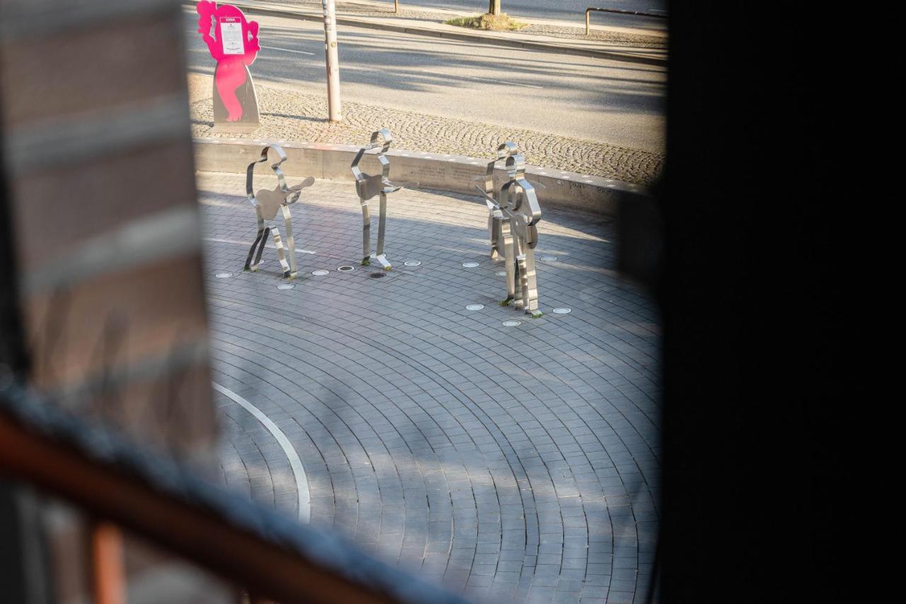 Am Beatles-platz