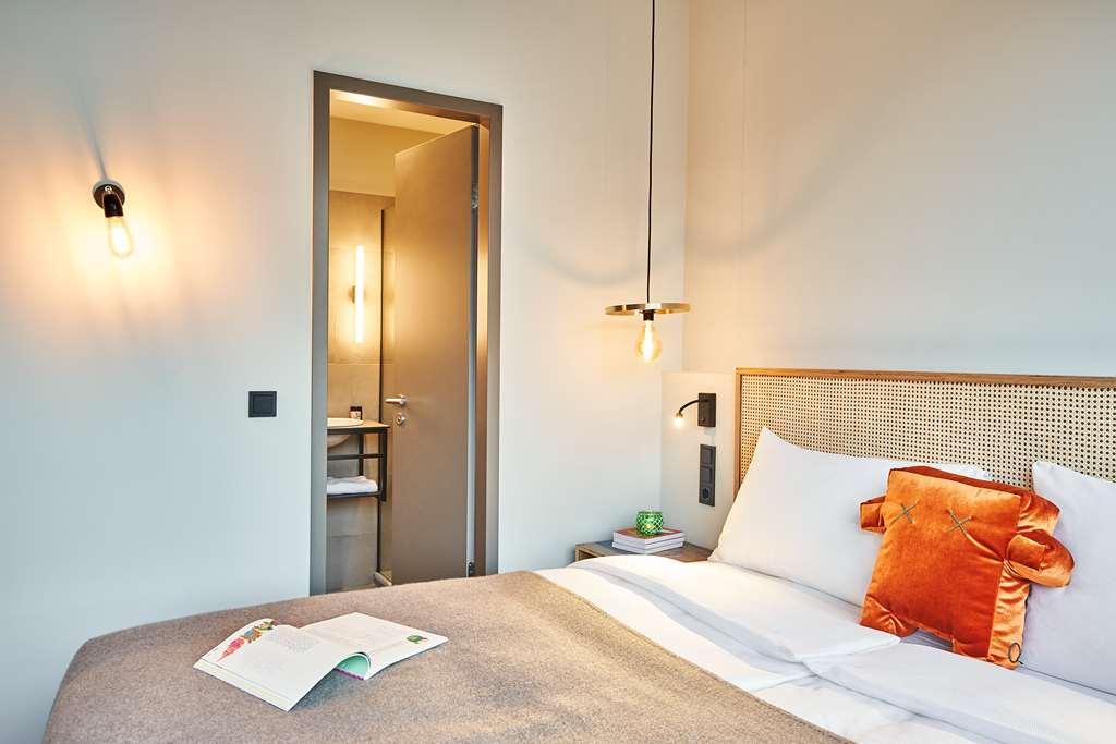 Hood House Hotel