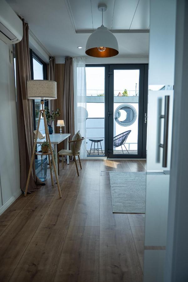 80qm Privates Hausboot In Hamburg-mitte Hamburg