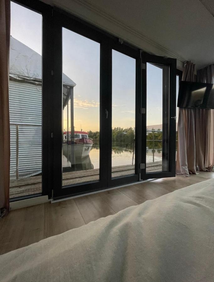 80qm Privates Hausboot In Hamburg-mitte Hamburg