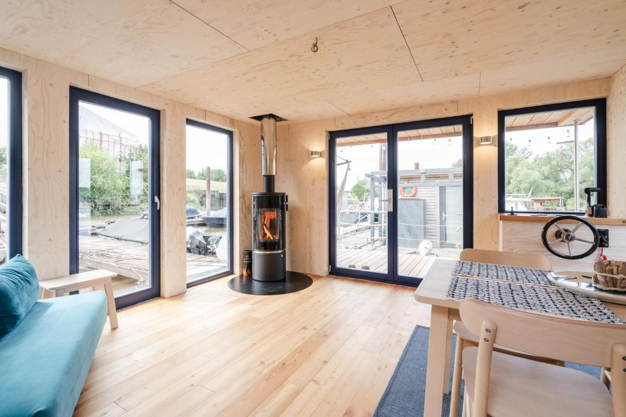 Hausboot Ahoi Hochwertiges Hausboote Mit Grosser Terrasse Und Kamin Botel *