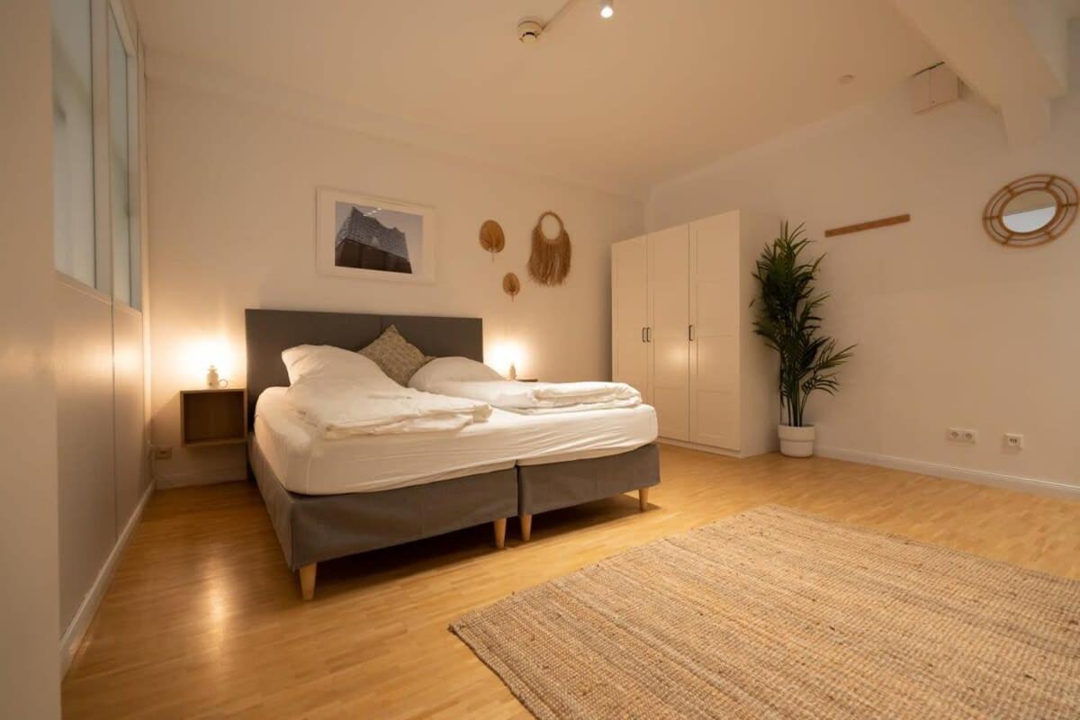Apartment Center *