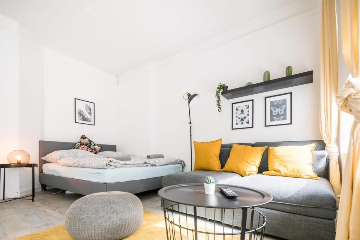 Two Bedroom And Bathrooms Apartment Hamburg