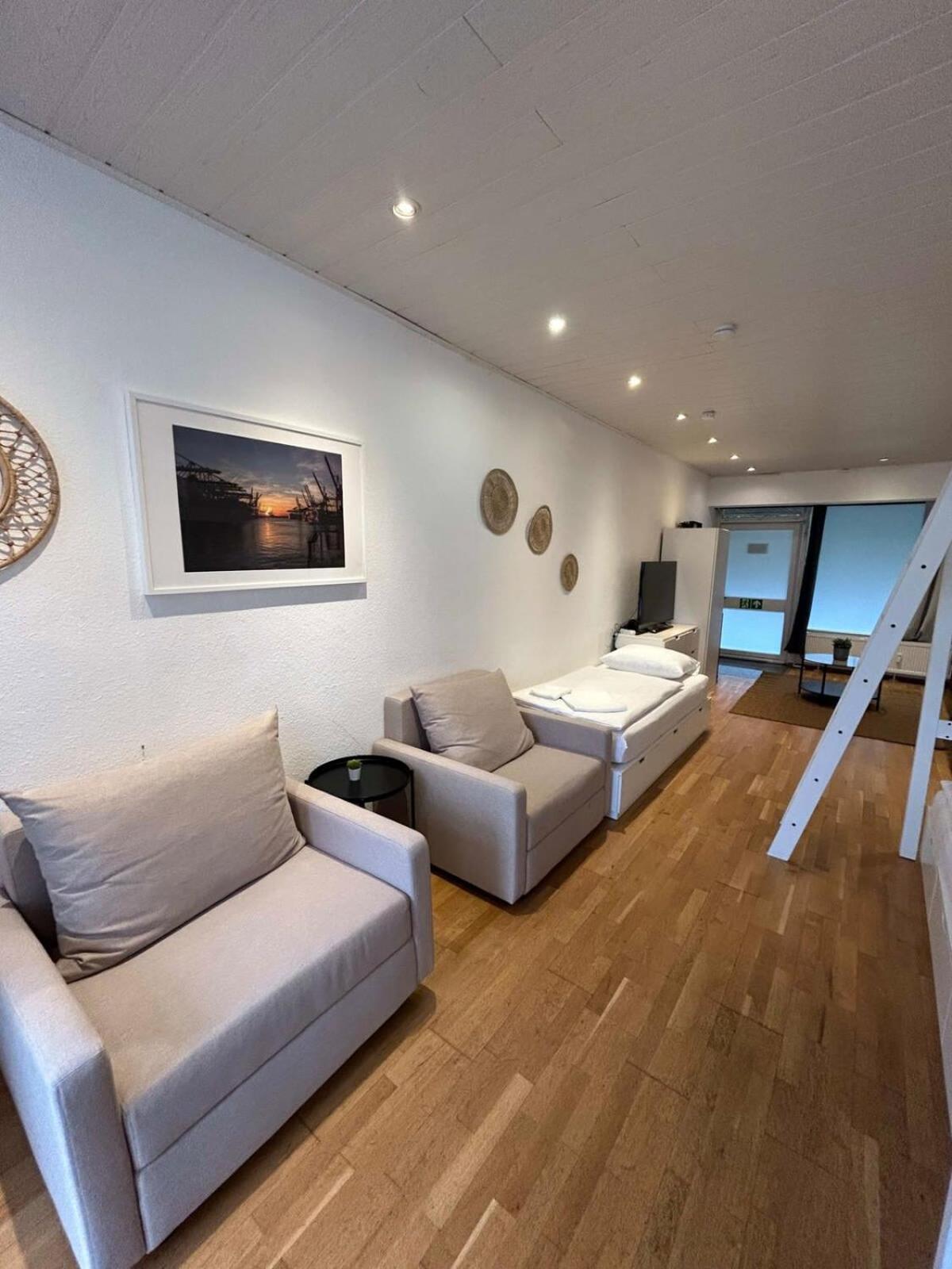 Beautiful In Urban Location Apartment *