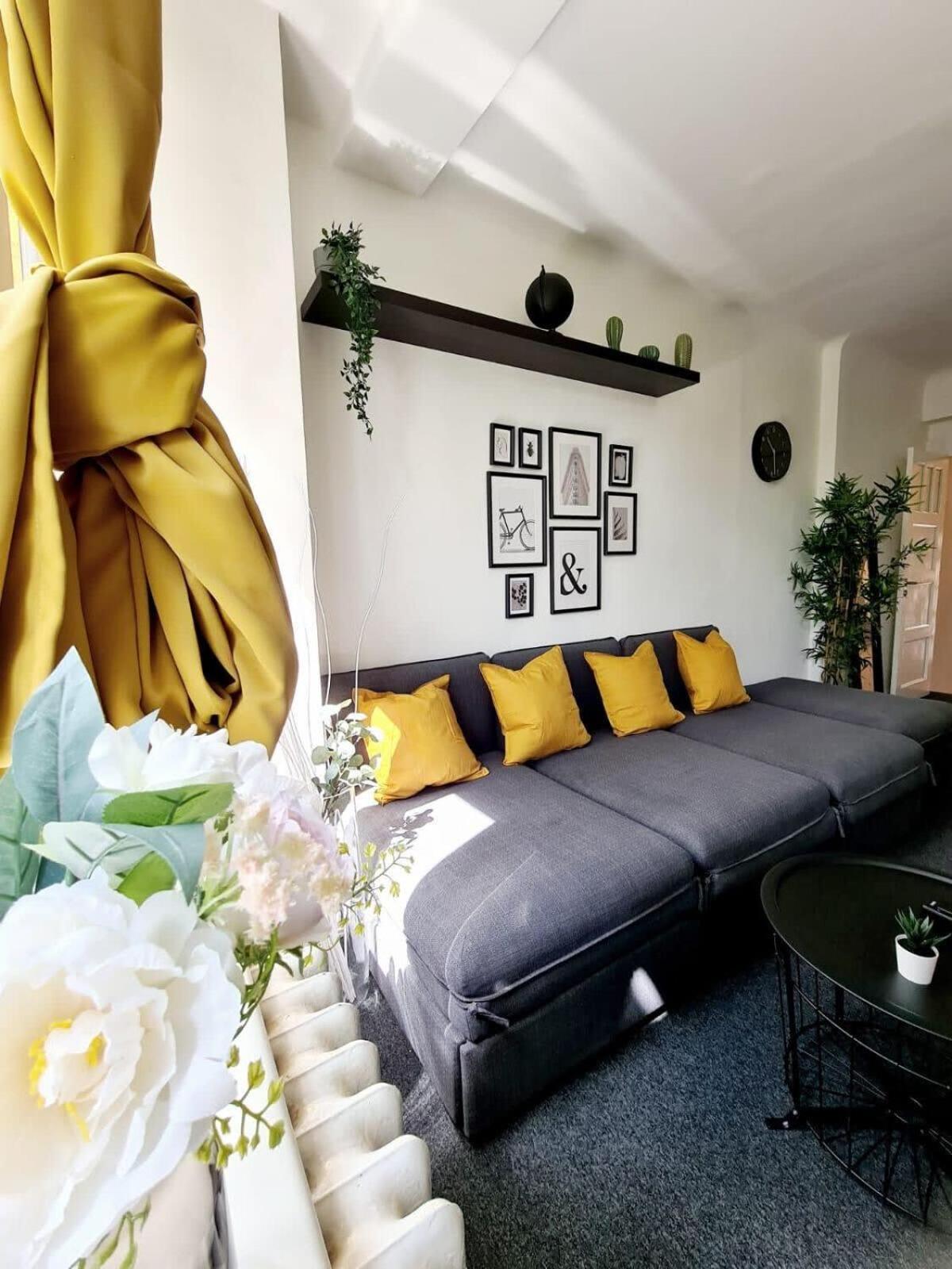 Apartment Spacious For 8 In Great Location