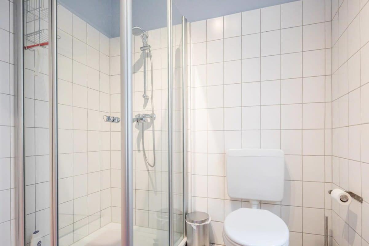 Apartment Two Bedroom And Bathrooms *