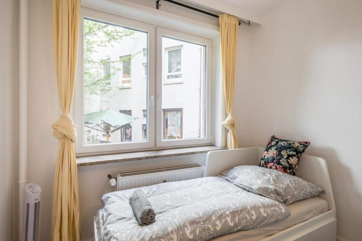 Two Bedroom And Bathrooms Apartment Hamburg