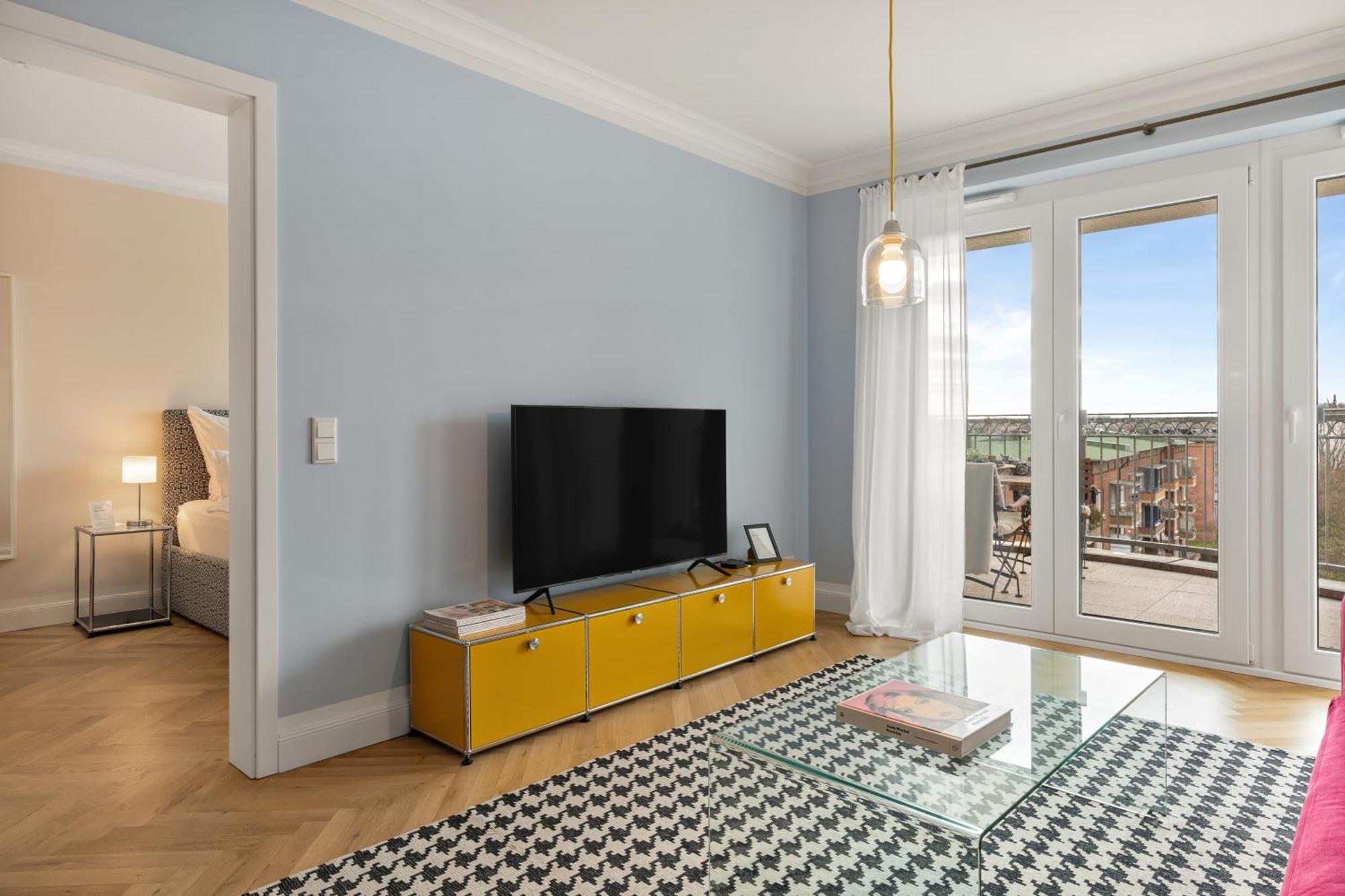 Apartment Cls Zentrale City-wohnung In Mit E-laden Und Tiefgarage, Klimaanlage, Wlan, Grosser Balkon, Blick Ueber Hamburg, Parkplatz, Cafe Im Haus, Bushaltestelle Direkt Gegenueber, Flex Check In Hamburg