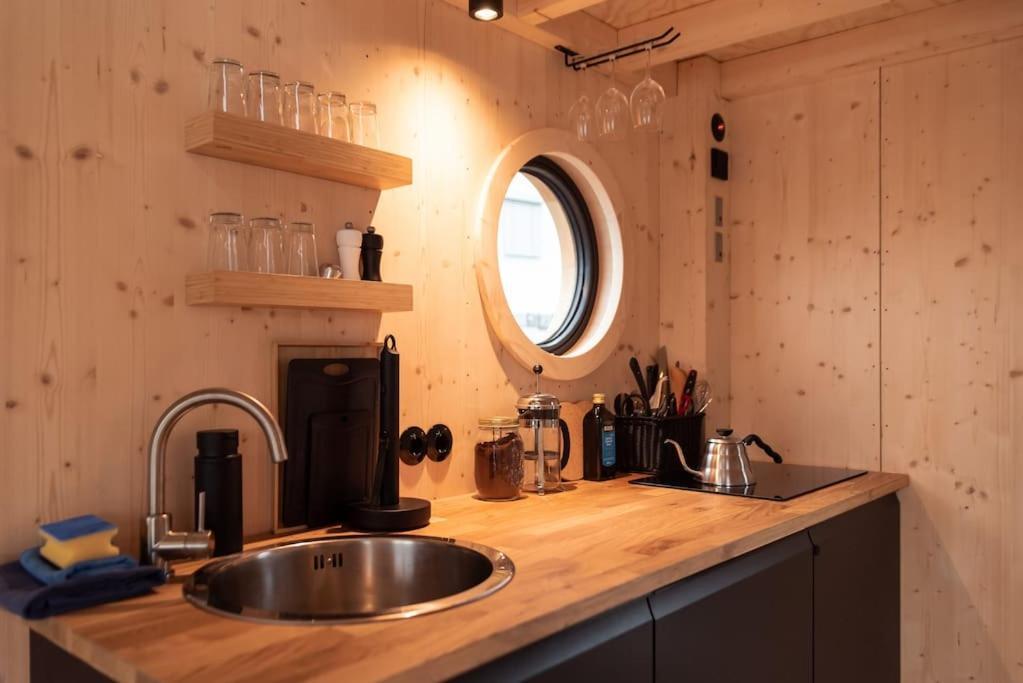 Hausboot Off Im Diamantgraben An Der Elbe Botel