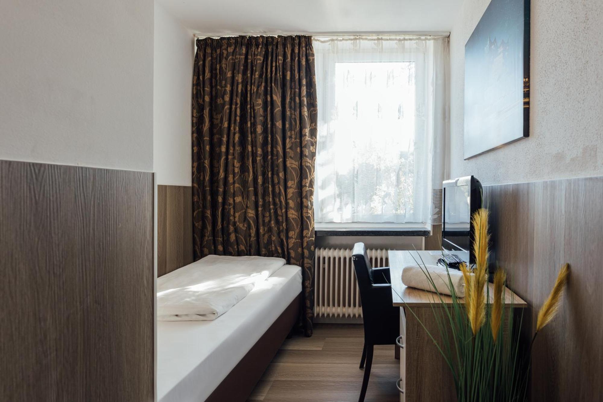 Hanseat Hotel *
