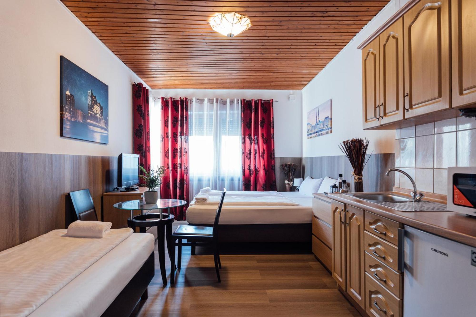 Hanseat Hotel *