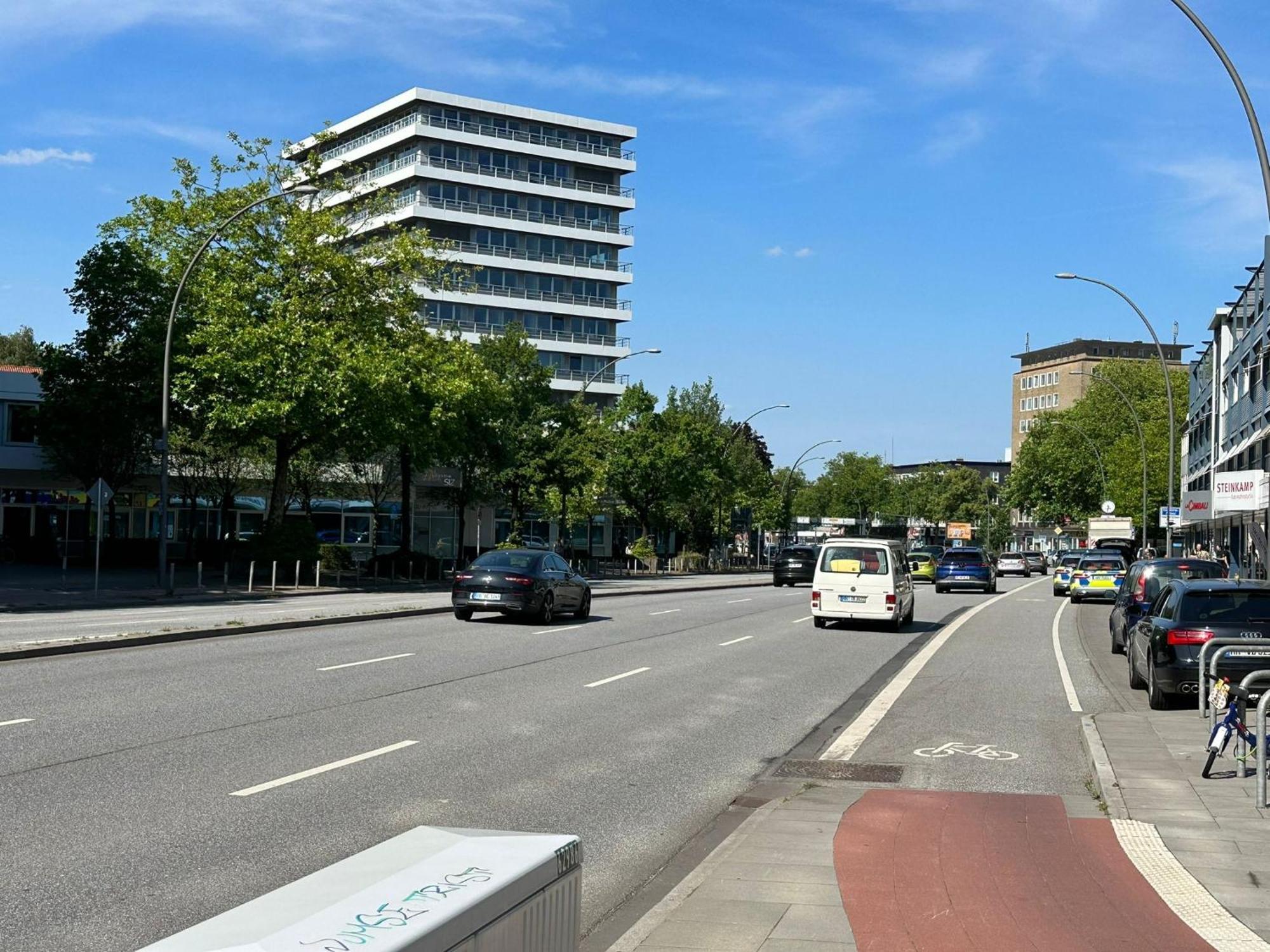 Im Hamburger Strasse-1 *