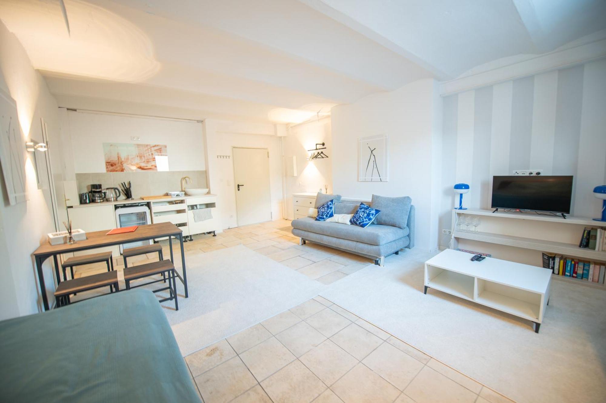 Kingsize Bett, Nahe Stadt Und Alster, Ruhig Appartement *