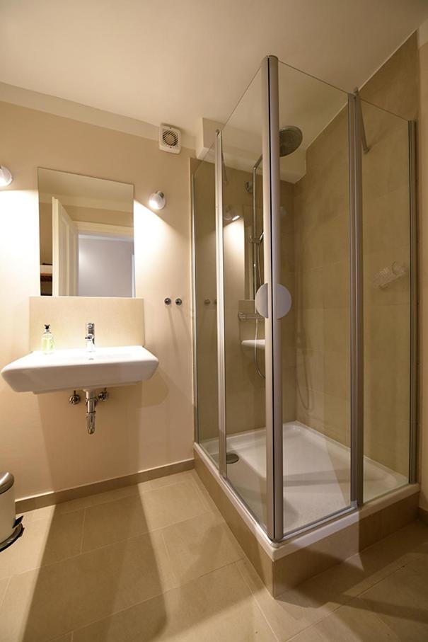 Apartment Zentrale Whg Naehe Der Alster Mit Parkplatz