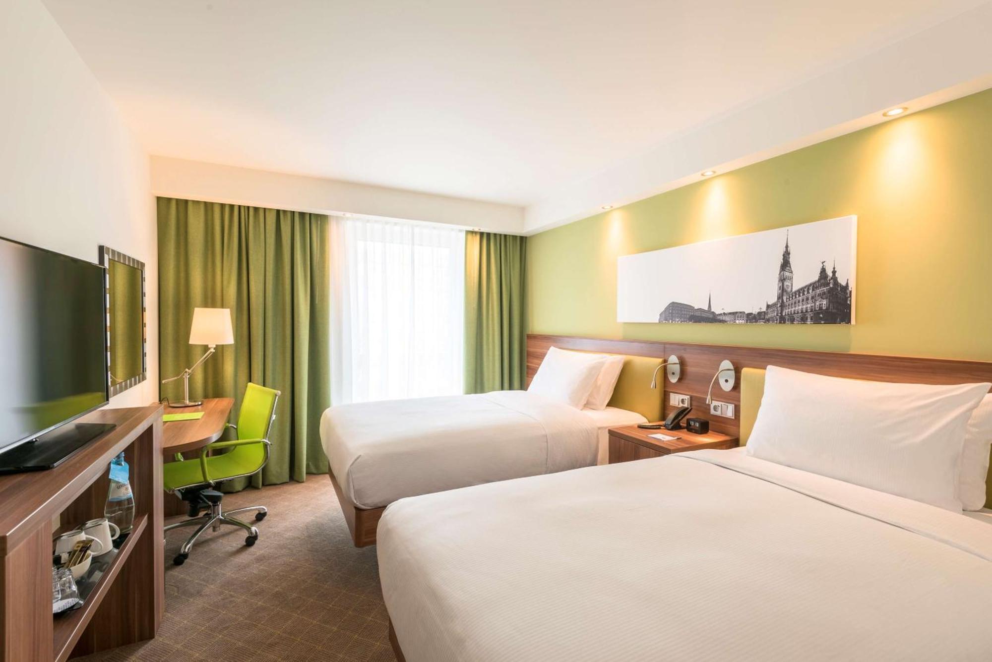 Hotel Hampton By Hilton Centre 3*