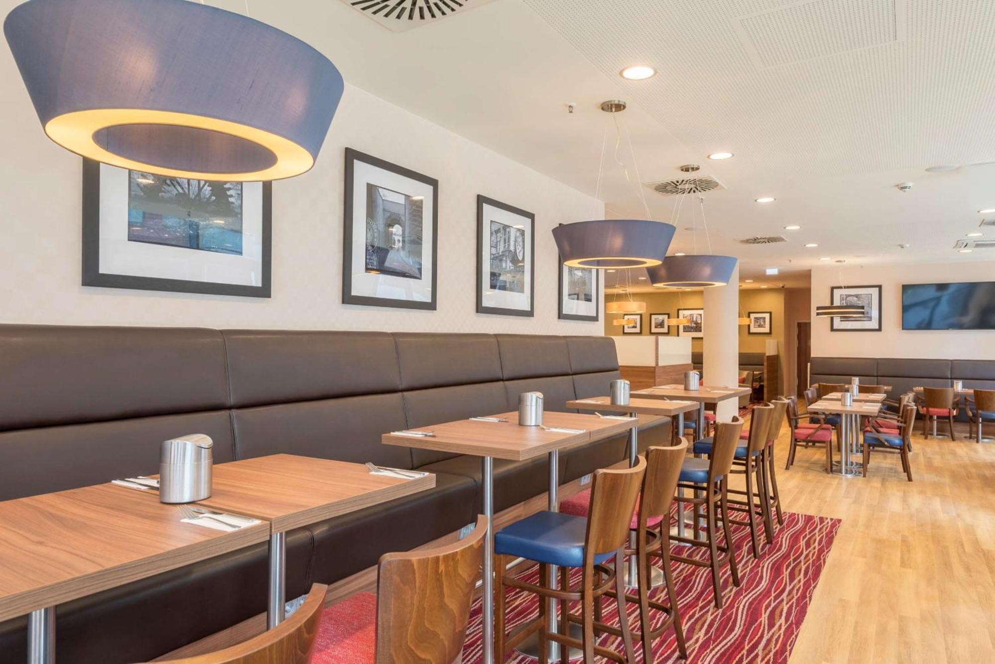 Hotel Hampton By Hilton Centre 3*