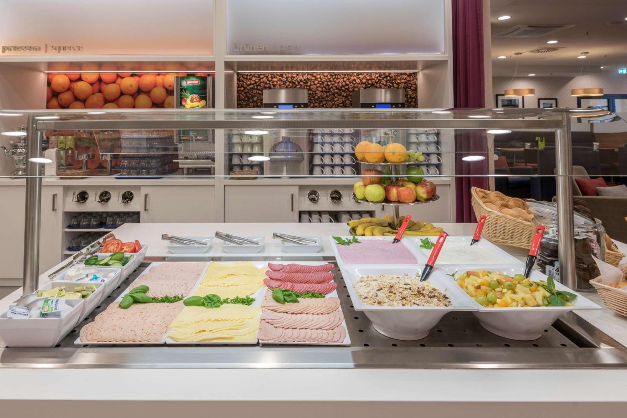 Hotel Hampton By Hilton Centre 3*
