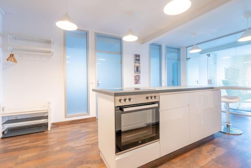 Zentral Gelegenes Premium-apartment Mit Viel Tageslicht Apartment Hamburg