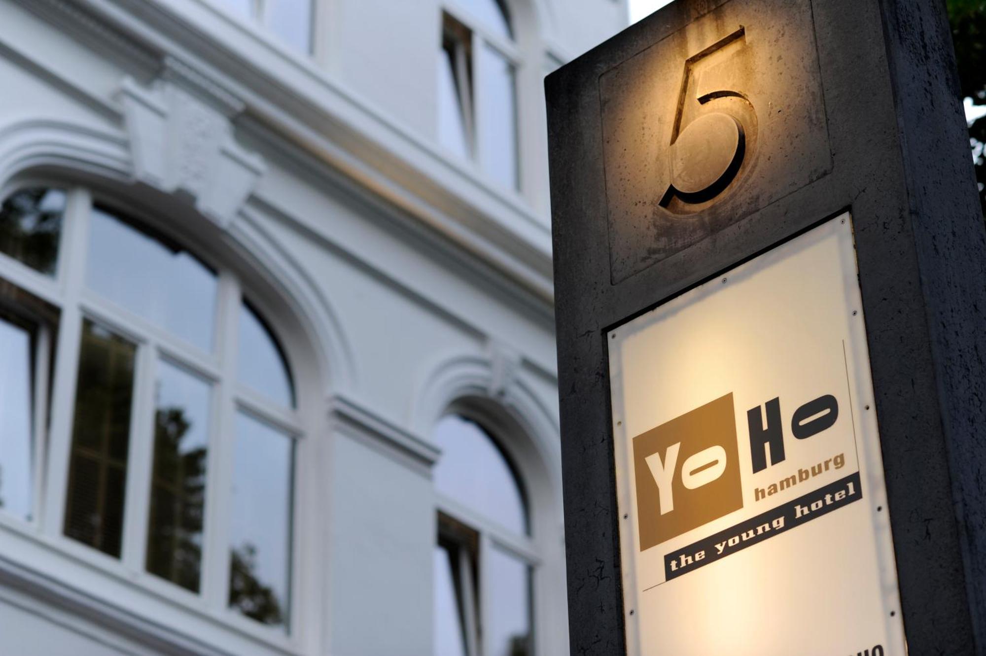 Hotel Yoho - The Young