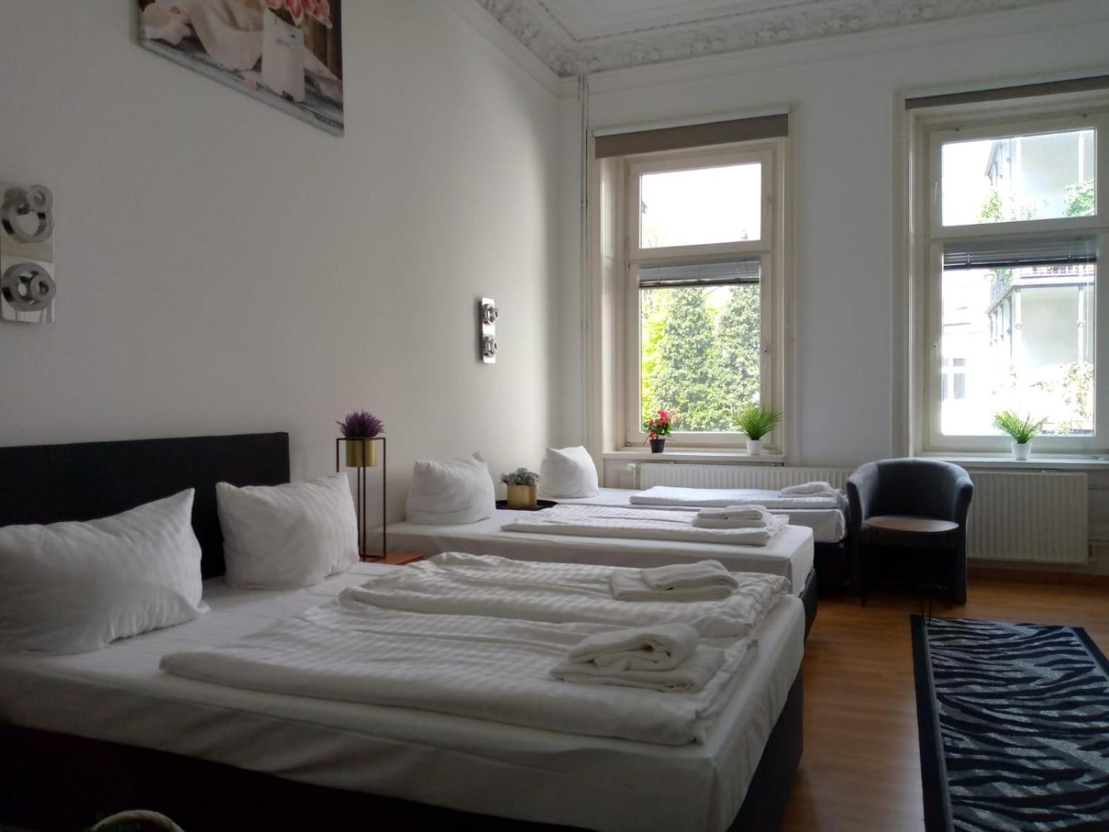 Apartment Center 8 *