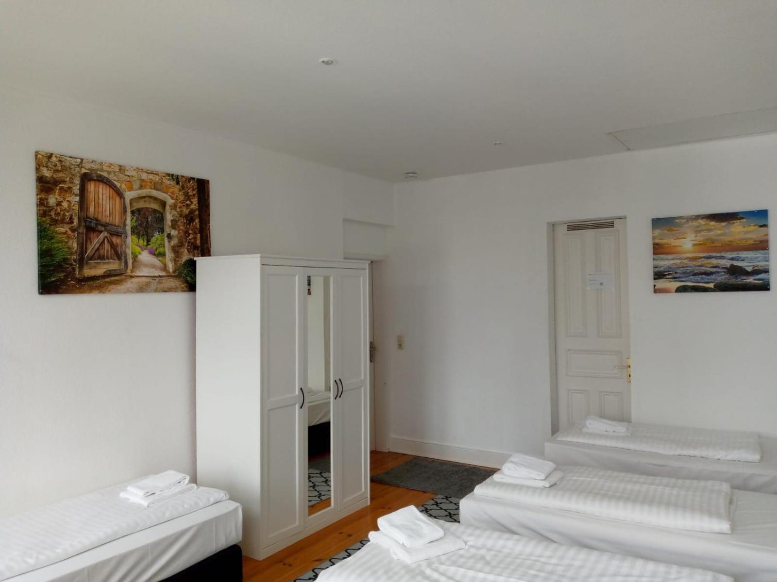 Apartment Center 8 *
