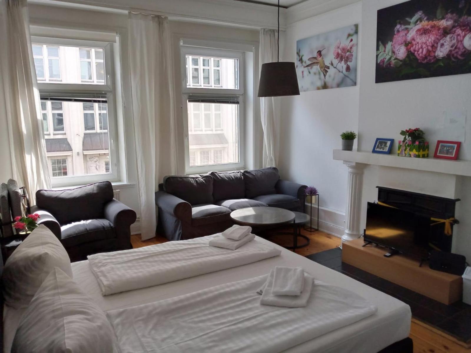 Apartment Center 8 *