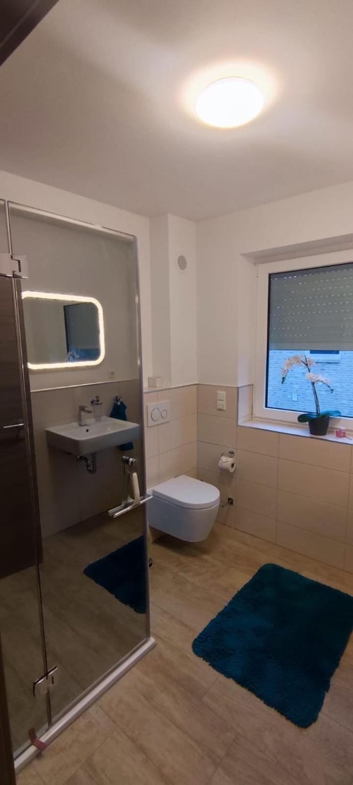 Apartment Neubau, Moderne Haushälfte In