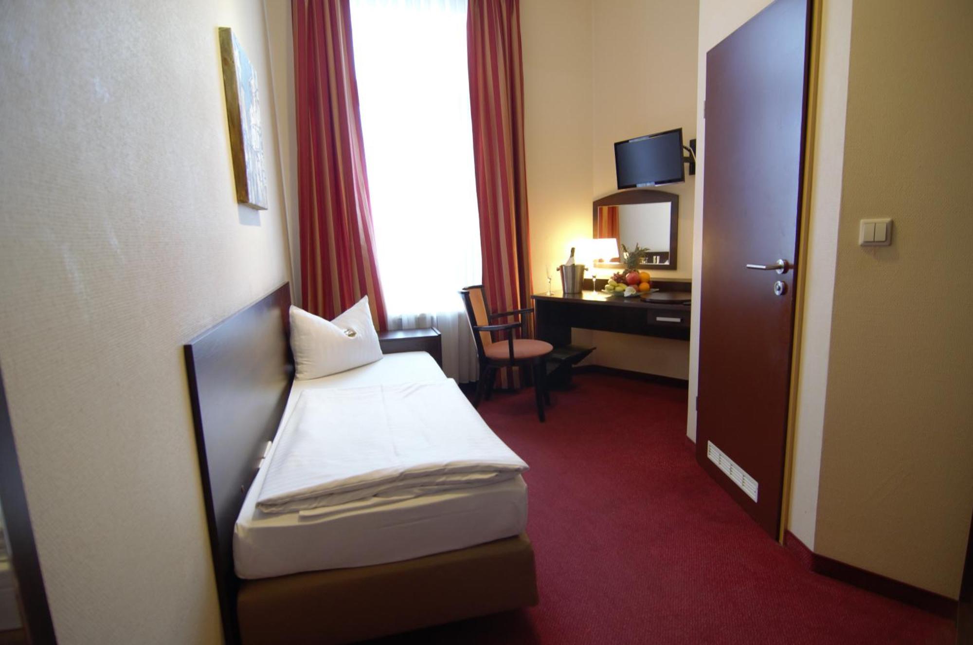 Polo Am Zob Hotel