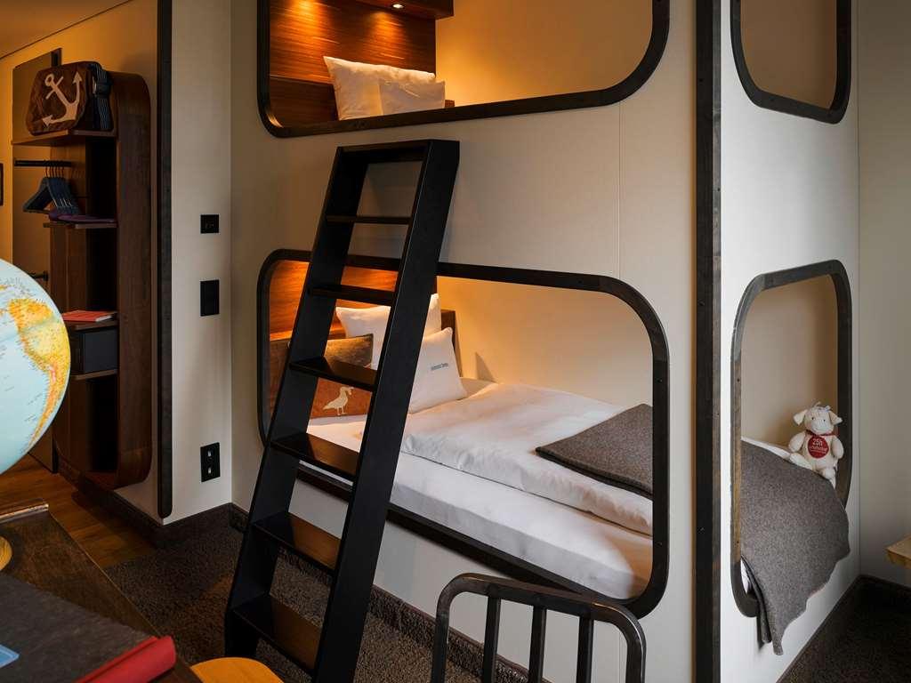 Hotel 25hours Hafencity 4*