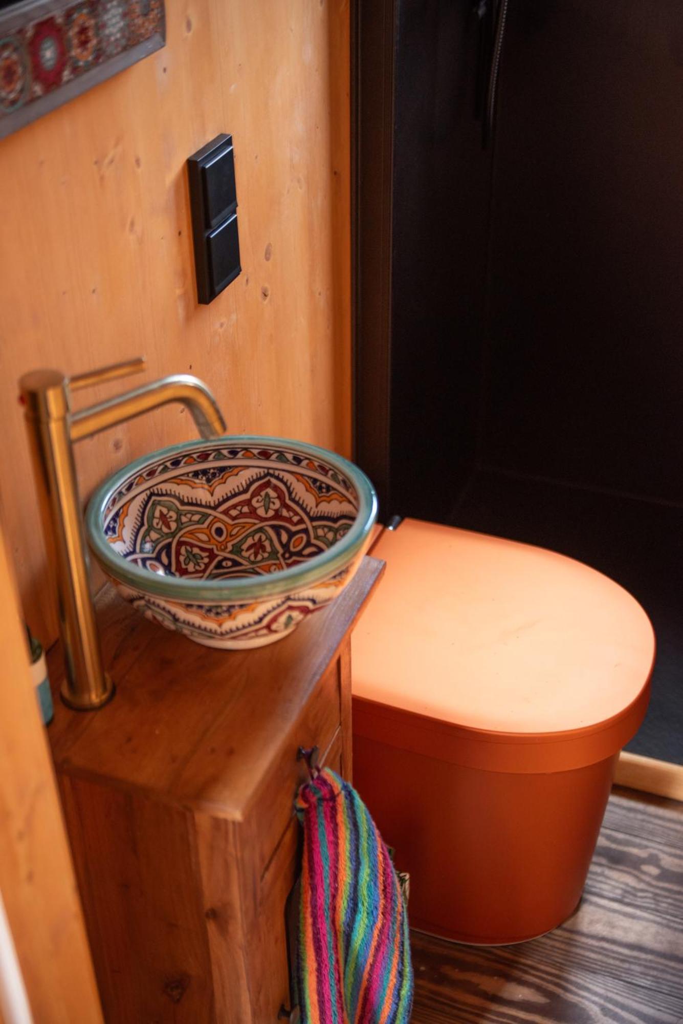 Tiny-hausboot Likedeeler Mit Dachterasse Und Kamin Hamburg