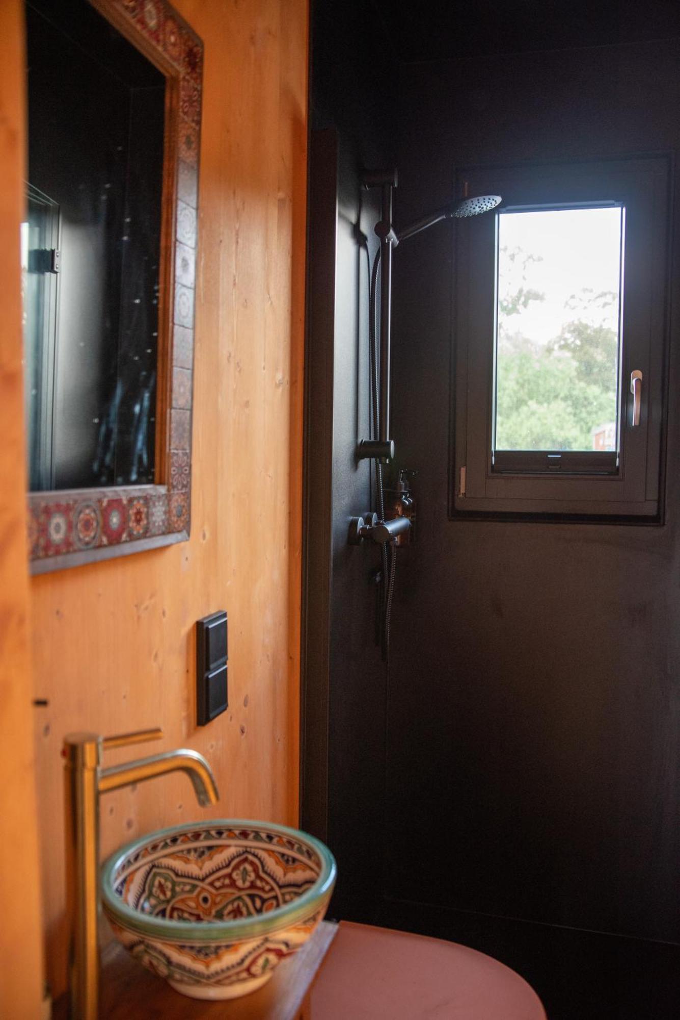 Tiny-hausboot Likedeeler Mit Dachterasse Und Kamin