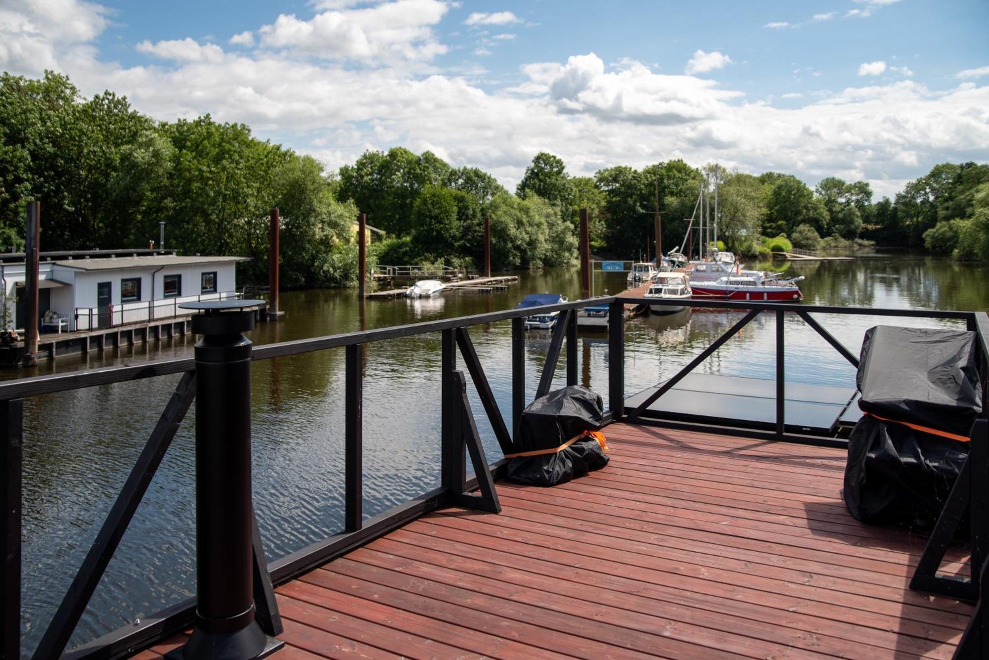 Tiny-hausboot Likedeeler Mit Dachterasse Und Kamin Botel *