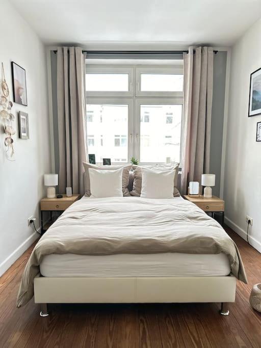 Apartment Lovely With Balcony, *