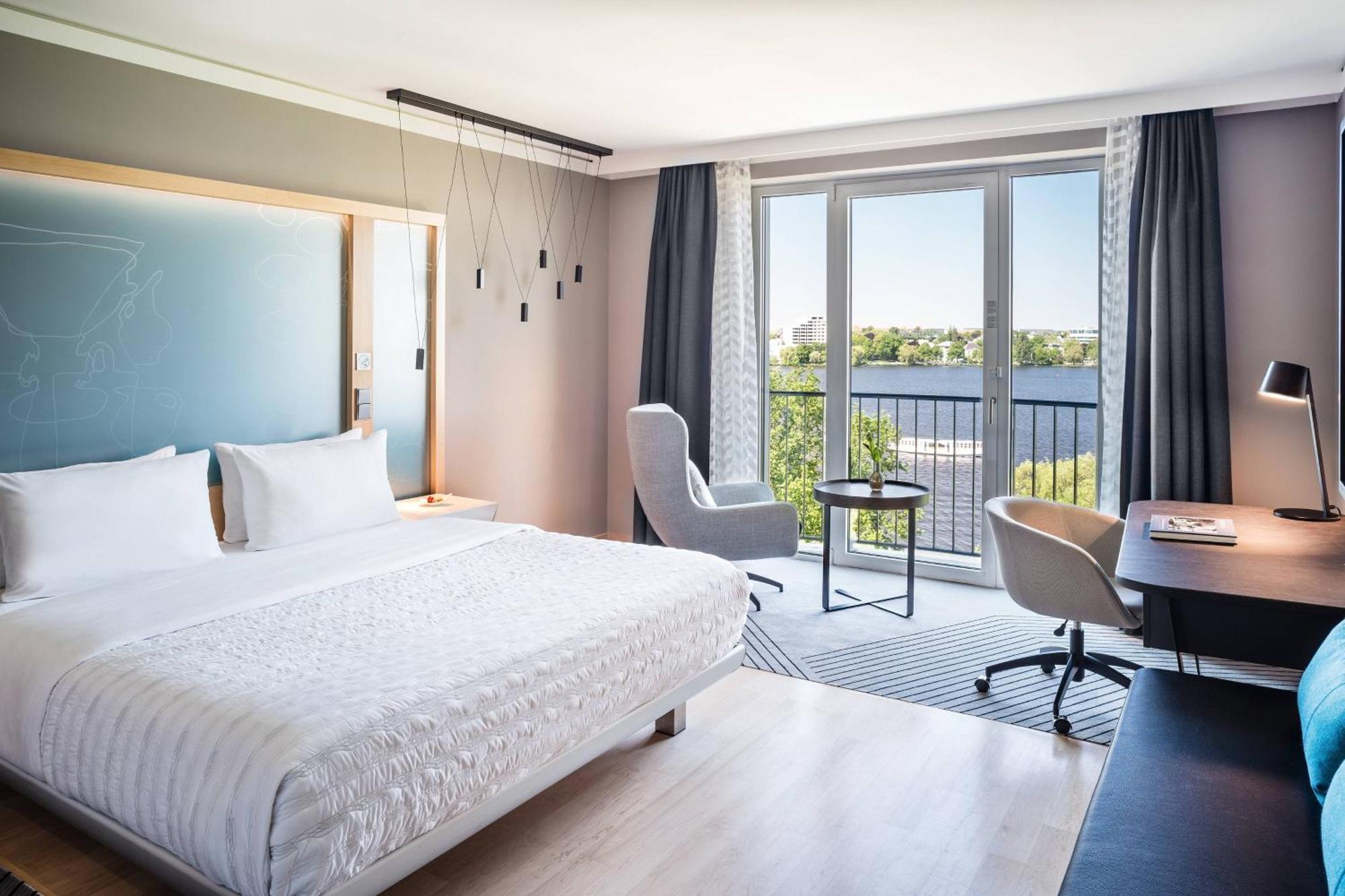 Le Meridien Hotel 5*