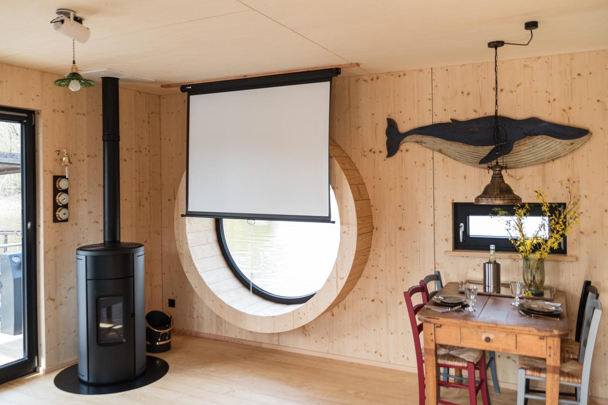 Komfort-hausboot Diva Mit Kamin Botel