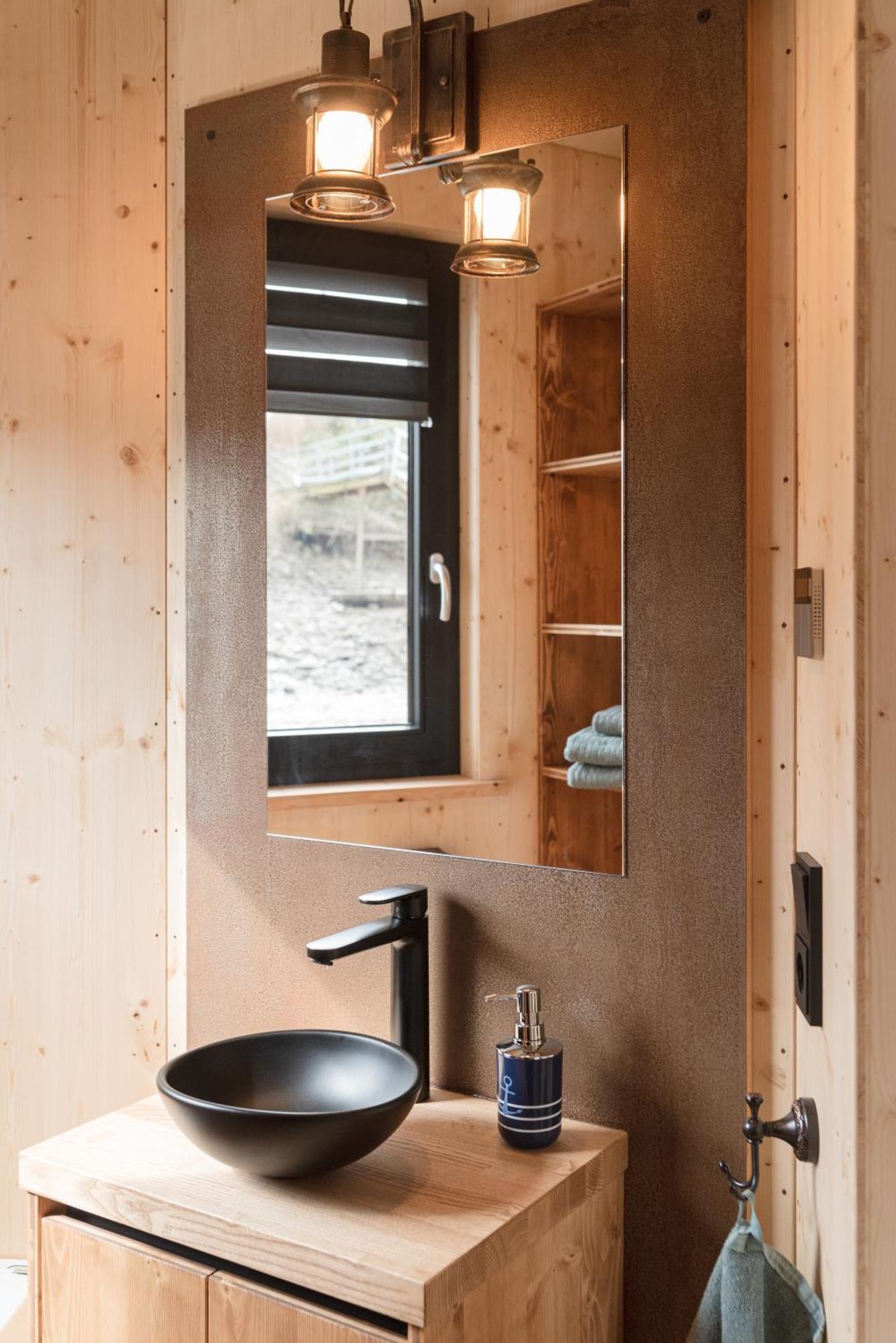 Komfort-hausboot Diva Mit Kamin Botel