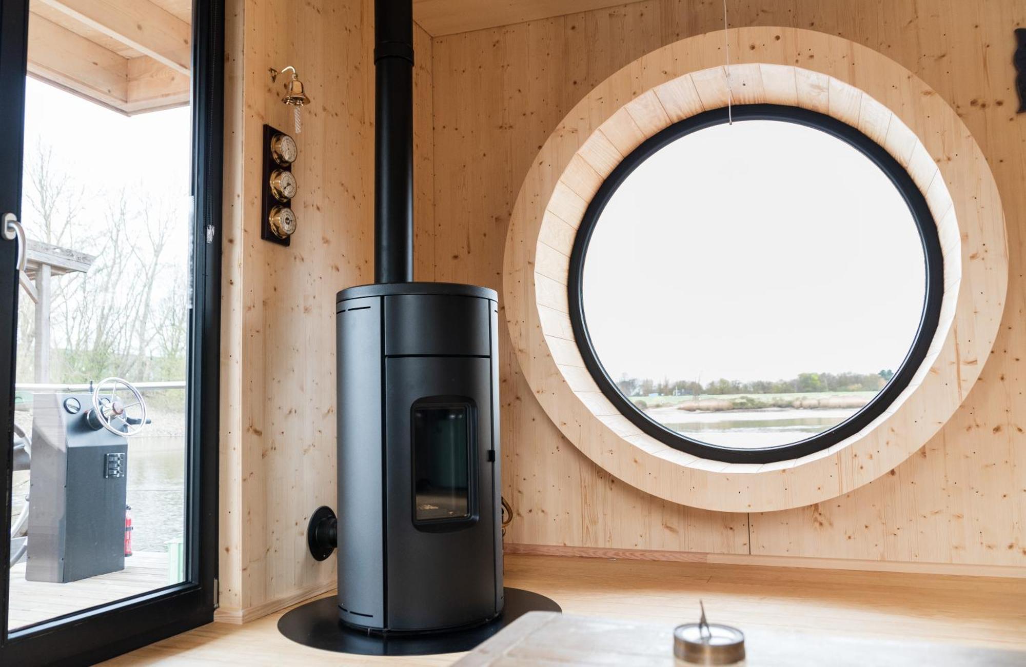 Komfort-hausboot Diva Mit Kamin Botel